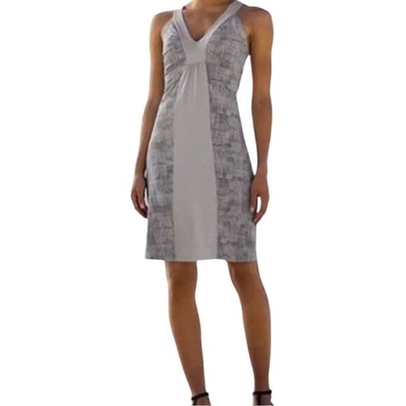 Patagonia Corinne Light Grey Printed VNeckline Athletic Tennis Dress - Picture 1 of 11